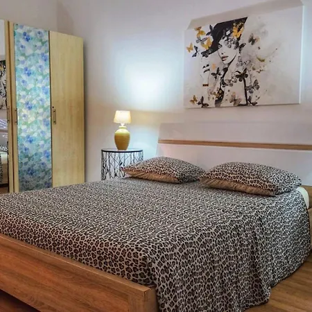 Holiday home Holliday House Lidia